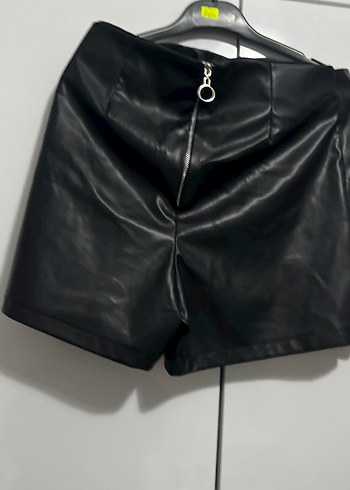 Kadın Siyah Deri Mini Şort - Görsel 3