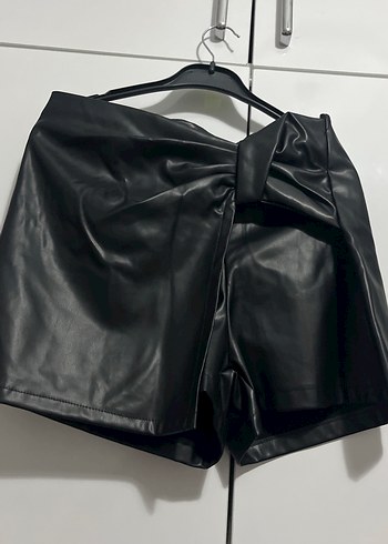 Kadın Siyah Deri Mini Şort - Görsel 2