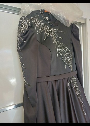 Siyah Nakışlı Uzun Kollu Abiye Elbise 42 - Görsel 3