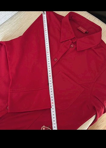 Düğmeli Kırmızı Kadın Gömleği - Görsel 3
