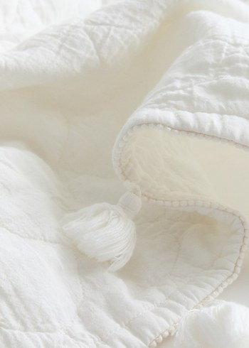 H&M Beyaz İşlemeli yatak örtüsü 260x260 - Görsel 2