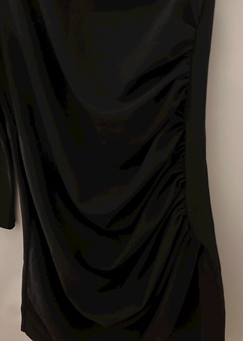 Siyah Drapeli Tek Kollu Mini Elbise - Görsel 2