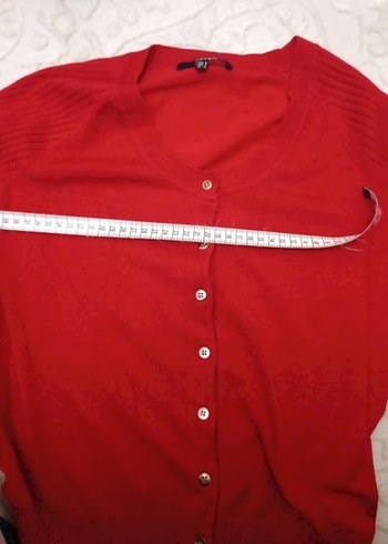 Kırmızı Düğmeli Kadın Triko hirka - Görsel 2