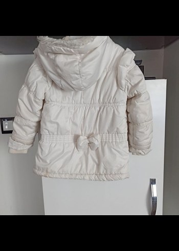 Kız Çocuk Beyaz Kapüşonlu Kürklü Mont - Görsel 2