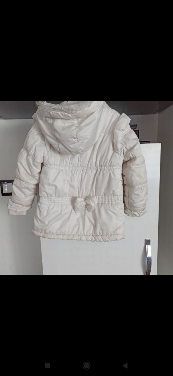 Kız Çocuk Beyaz Kapüşonlu Kürklü Mont - Görsel 2