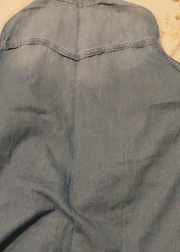 Düğmeli Mavi Kot Kolsuz Kadın Gömlek - Görsel 2