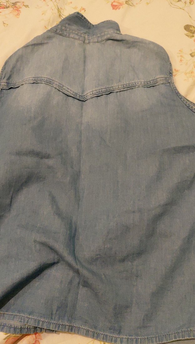 Düğmeli Mavi Kot Kolsuz Kadın Gömlek - Görsel 2