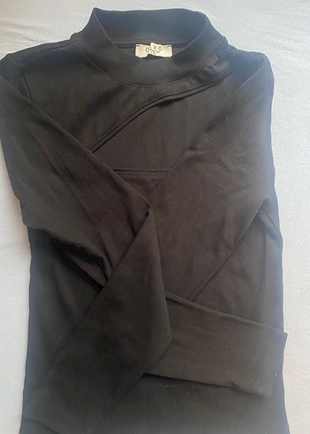 Siyah Yüksek Yakalı vücuda oturan şık  bluz - Görsel 2