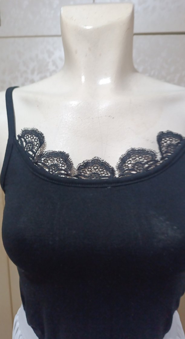 Dantelli Siyah İnce Askılı Atlet - Görsel 3