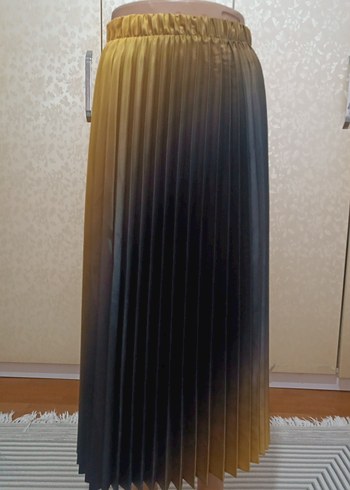 Parlak Bej Uzun Pilili Kadın Etek - Görsel 3