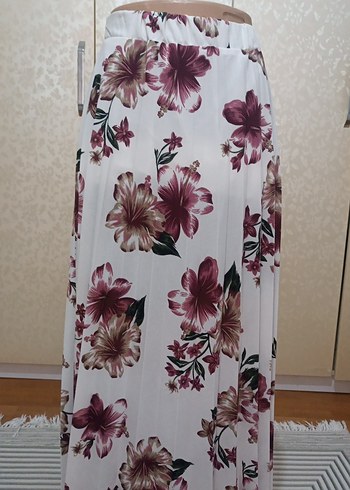 Çiçek Desenli Beyaz Uzun Pilili Etek - Görsel 2