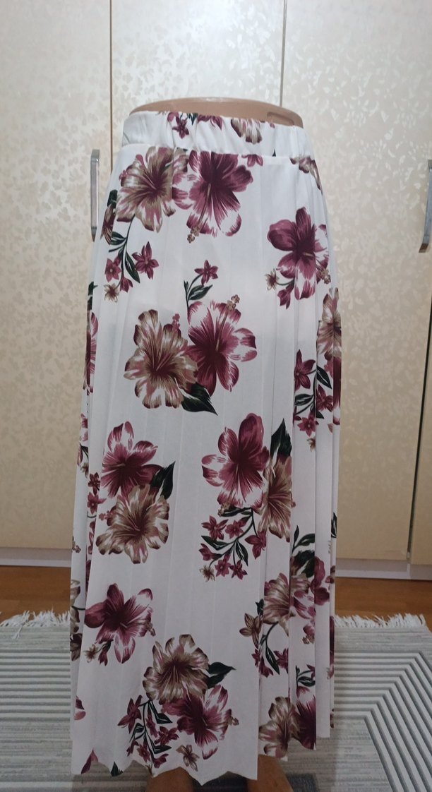 Çiçek Desenli Beyaz Uzun Pilili Etek - Görsel 3