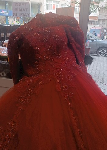 Uzun Kollu Kırmızı İşlemeli Nişan Elbisesi - Görsel 3