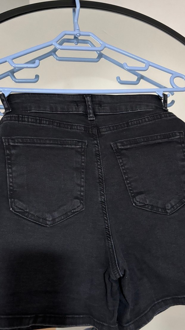 Kadın Siyah Denim Etekli Şort - Görsel 3