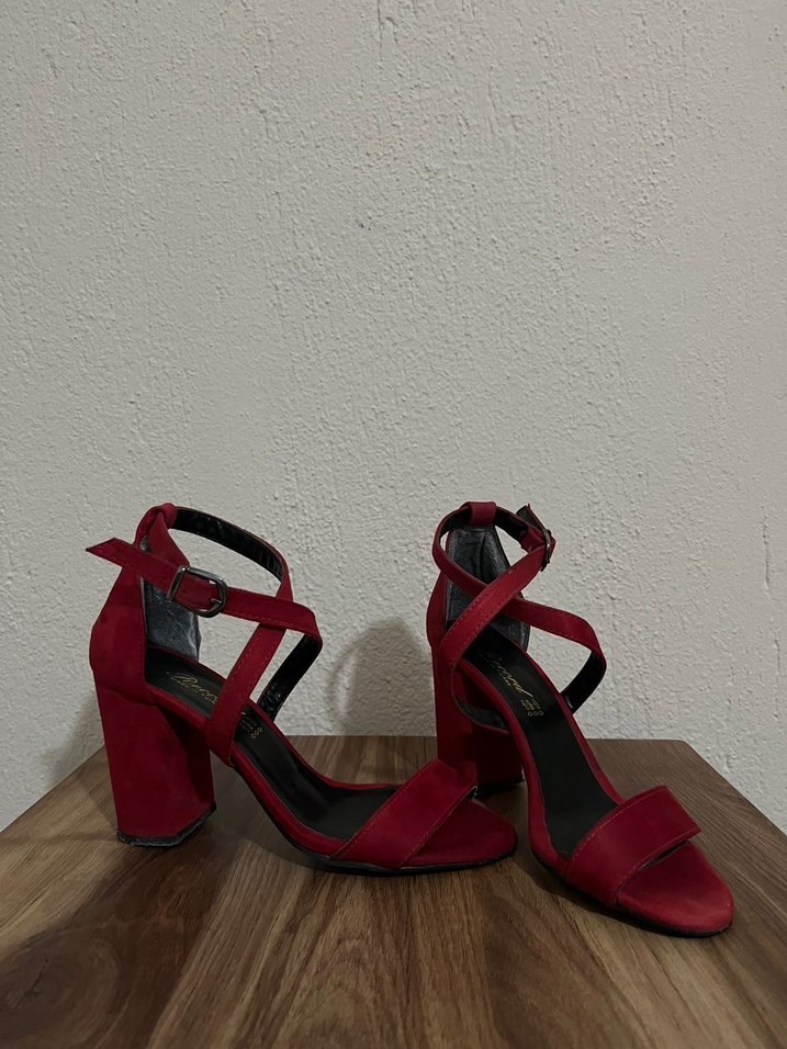 Kırmızı Süet Tokalı Yüksek Topuklu Kadın Ayakkabı - Görsel 2