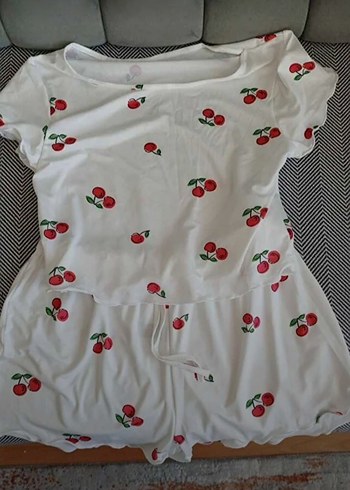 Beyaz Kiraz Desenli Kısa Tulum - Görsel 3