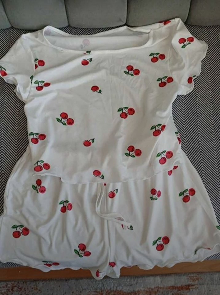 Beyaz Kiraz Desenli Kısa Tulum - Görsel 3