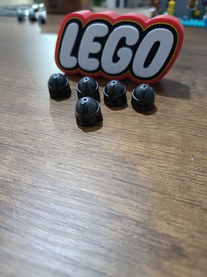 Siyah LEGO Mini Figür Kaskları - Görsel 3