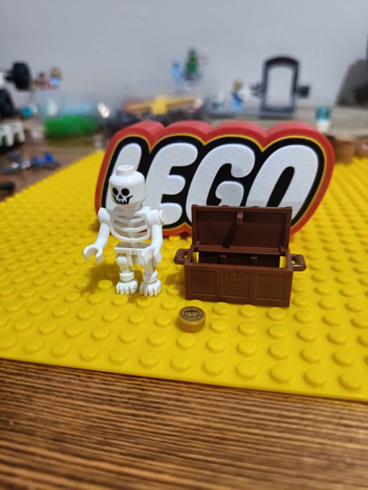 LEGO İskelet Figürü ve Hazine Sandığı - Görsel 3