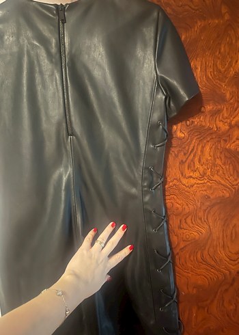 Zara Deri Kısa Kollu Siyah Elbise - Görsel 2