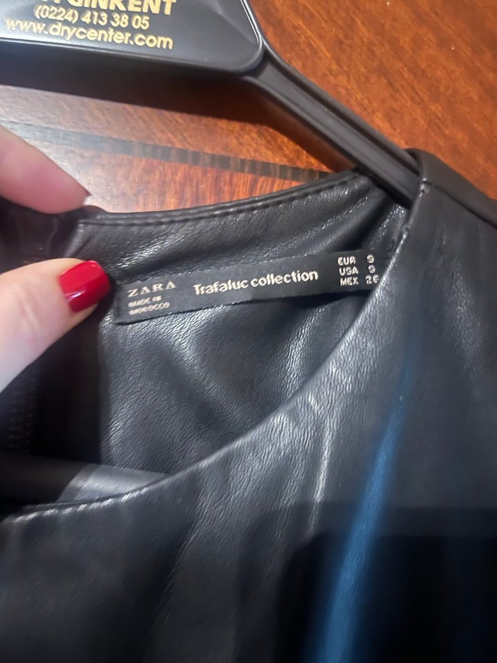 Zara Deri Kısa Kollu Siyah Elbise - Görsel 3