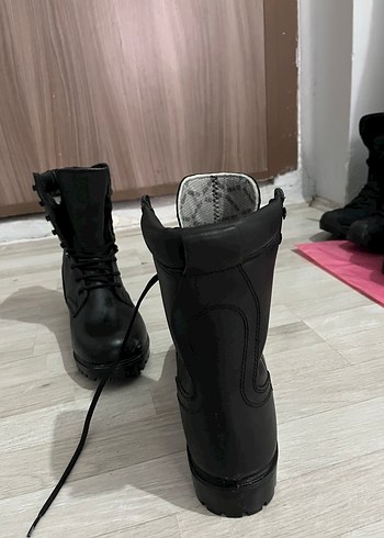 Siyah Bağcıklı Erkek Lastik Bot - Görsel 3