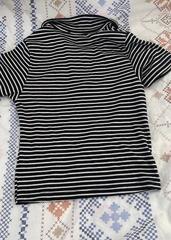 Düğmeli Siyah Beyaz Çizgili Kadın Tişört - Görsel 5