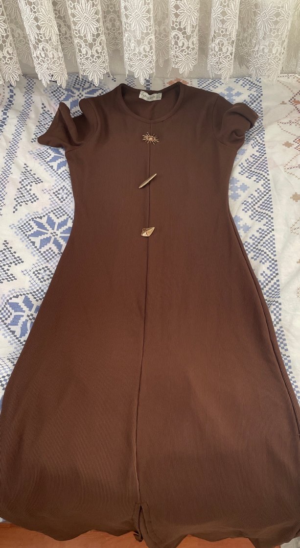 Düğmeli V Yakalı Kadın Kahverengi Uzun Elbise - Görsel 5