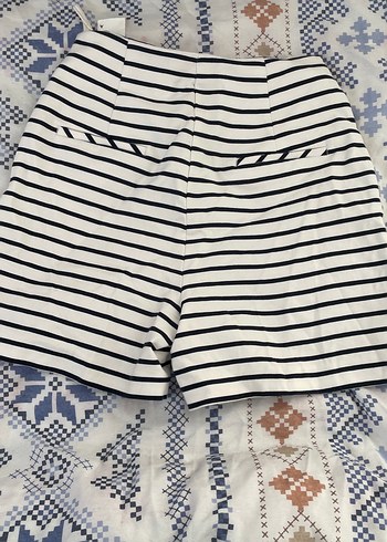 Düğmeli Çizgili Kadın Mini Şort - Görsel 3