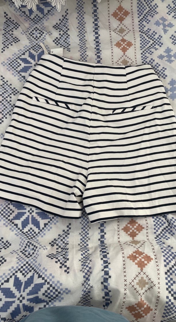 Düğmeli Çizgili Kadın Mini Şort - Görsel 4