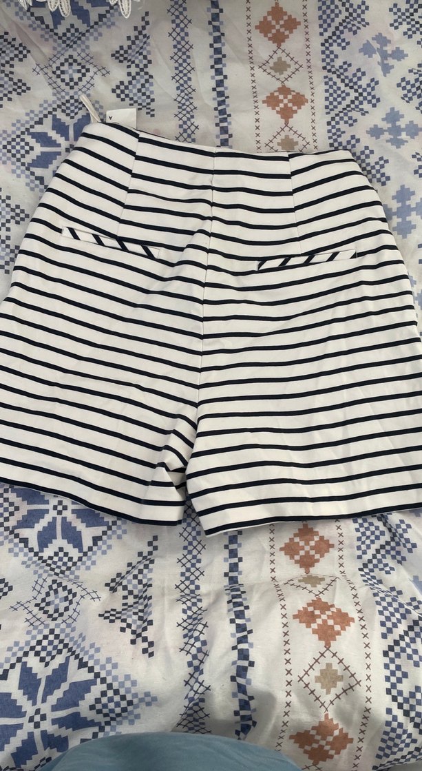 Düğmeli Çizgili Kadın Mini Şort - Görsel 3