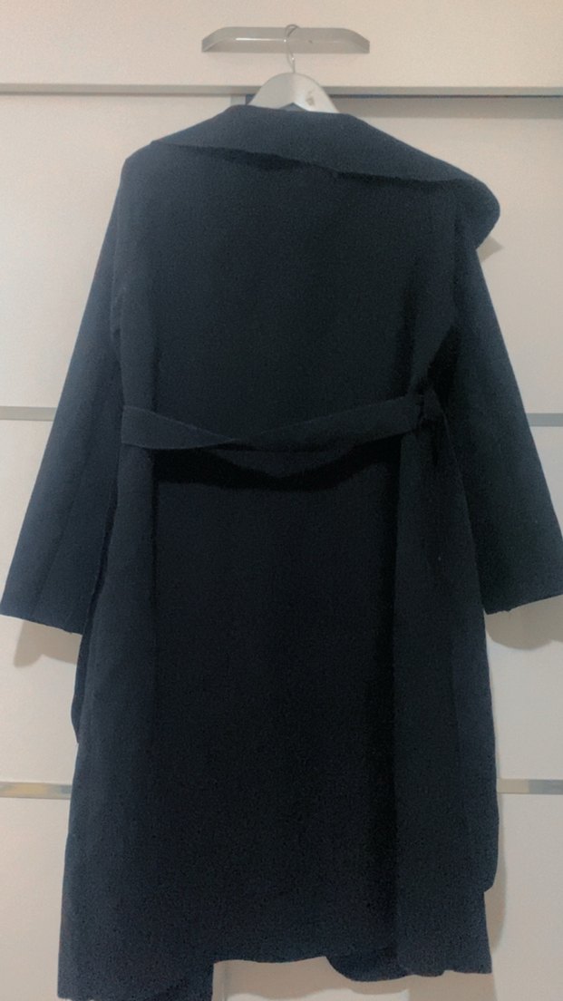 Siyah Kuşaklı Kadın İnce Kaban - Görsel 3