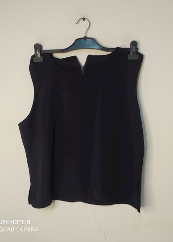 Siyah V Yaka Mini Kadın Atlet - Görsel 2