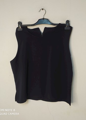 Siyah V Yaka Mini Kadın Atlet - Görsel 3