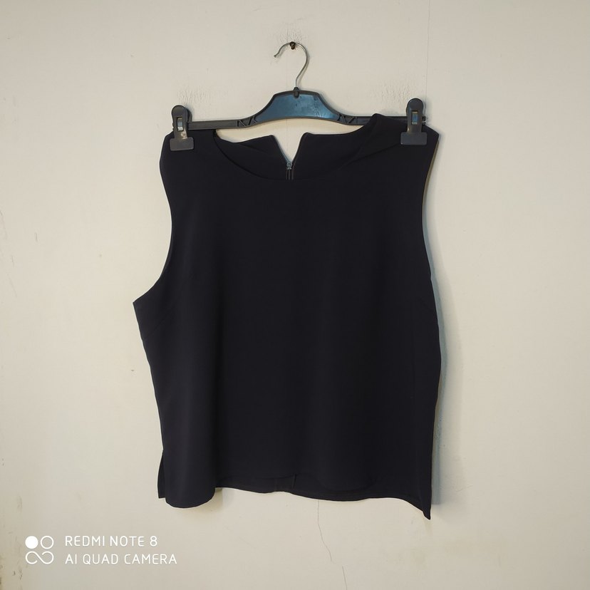 Siyah V Yaka Mini Kadın Atlet - Görsel 3