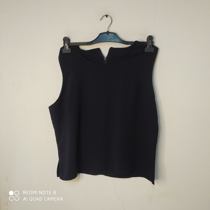 Siyah V Yaka Mini Kadın Atlet - Görsel 4