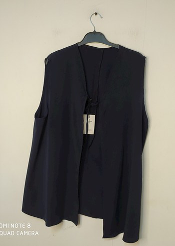 Kadın Siyah V Yaka Kolsuz Midi Yelek - Görsel 2