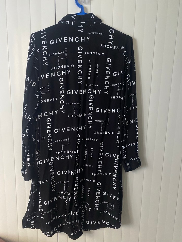 Uzun Kollu Siyah Baskılı V Yaka Gömlek - Görsel 4