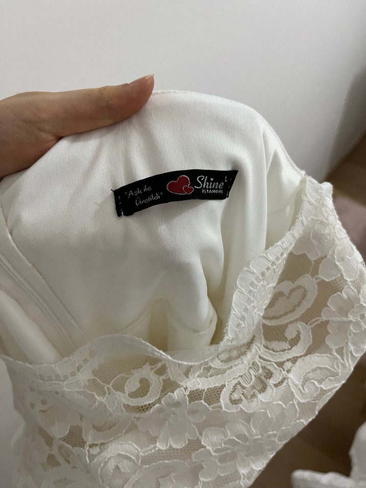 Beyaz Dantel Midi Straplez Elbise - Görsel 2