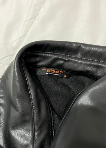 Düğmeli Siyah Deri Biker Ceket ve Dar kesim Deri Pantolon - Görsel 5