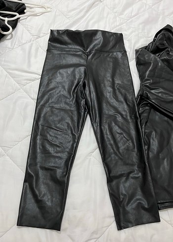 Düğmeli Siyah Deri Biker Ceket ve Dar kesim Deri Pantolon - Görsel 4