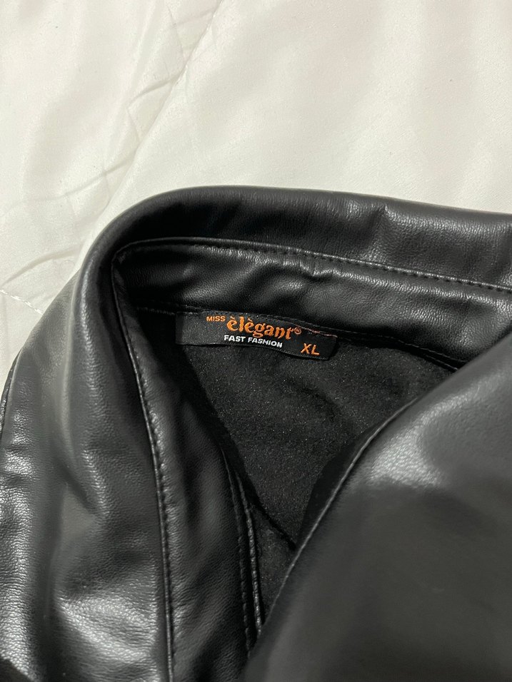 Düğmeli Siyah Deri Biker Ceket ve Dar kesim Deri Pantolon - Görsel 5