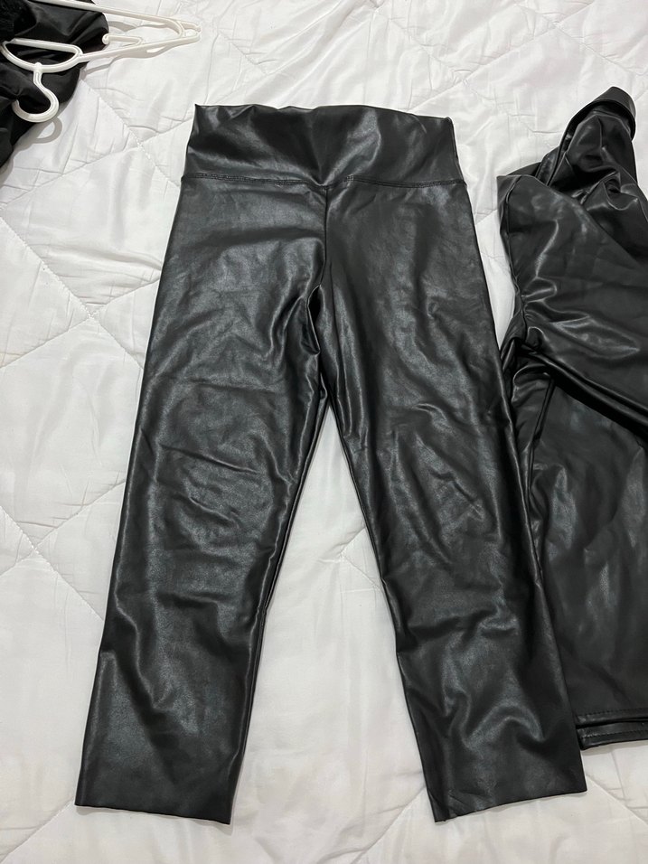 Düğmeli Siyah Deri Biker Ceket ve Dar kesim Deri Pantolon - Görsel 4
