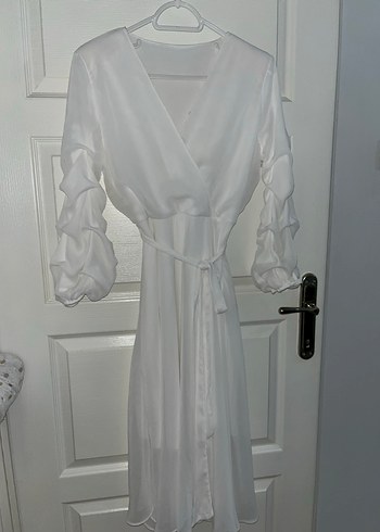 Uzun Beyaz Kadın Elbise Fırfırlı V Yaka Astarlı - Görsel 4