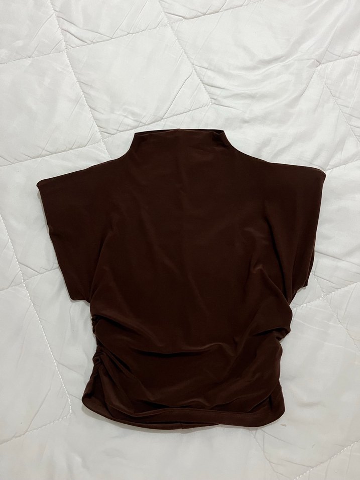 Kahverengi Drapeli Yüksek Yakalı Kadın Bluz - Görsel 4