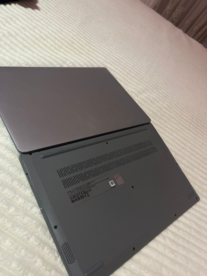 Gri Lenovo Dizüstü Bilgisayar - Görsel 3