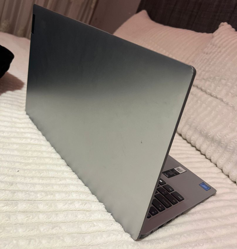 Gri Lenovo Dizüstü Bilgisayar - Görsel 4