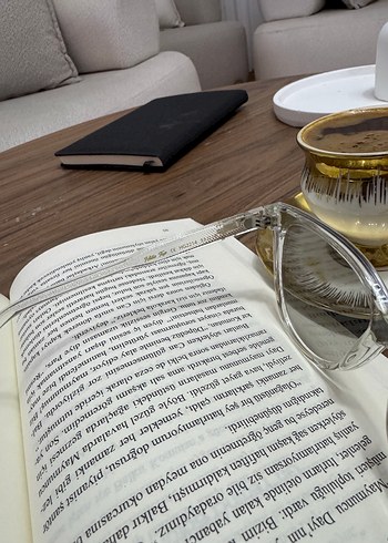 Şeffaf Bej Kadın Gözlüğü - Görsel 3