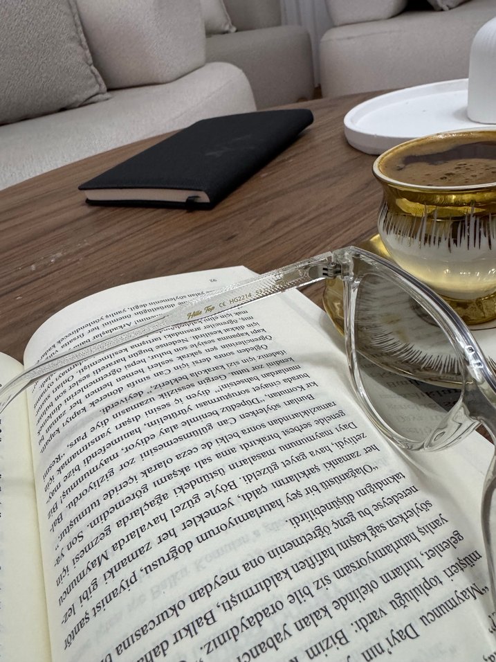 Şeffaf Bej Kadın Gözlüğü - Görsel 3