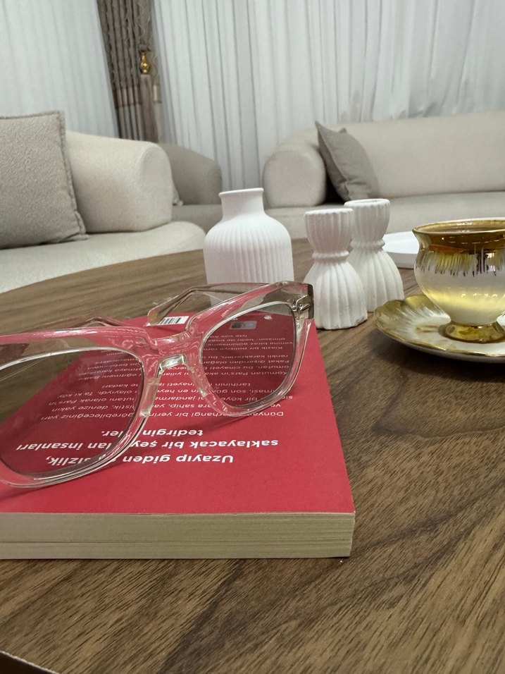 Şeffaf Kırmızı Kadın Gözlüğü - Görsel 2